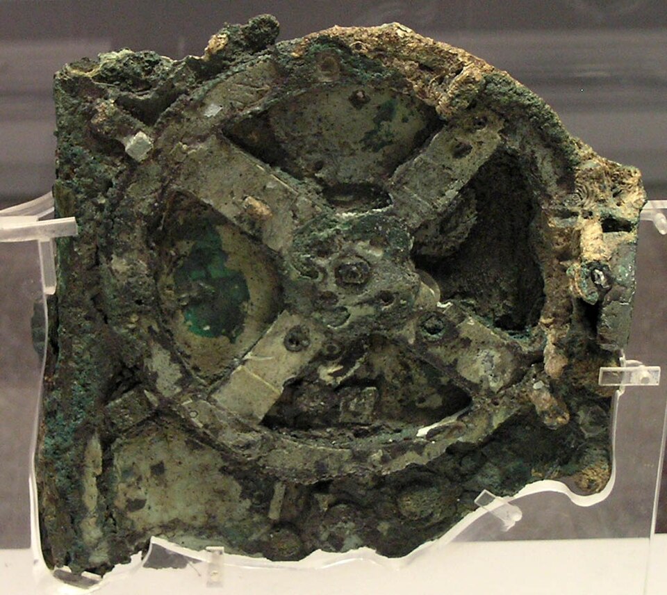 Historický příklad převodu nebeských cyklů do mechanického astronomického nástroje